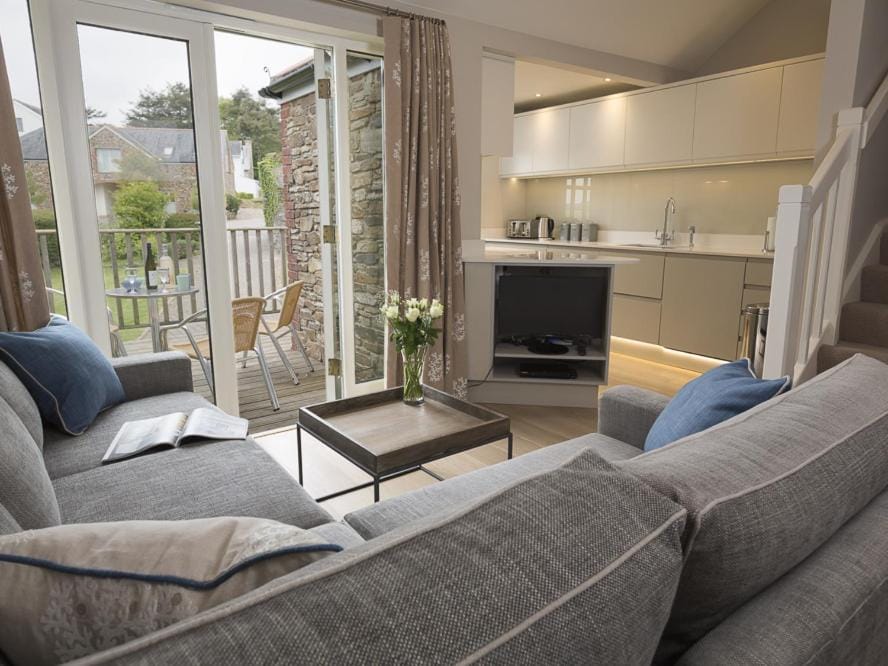 4 Keeper's Cottage, Hillfield Village House in England