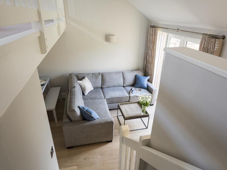 4 Keeper's Cottage, Hillfield Village House in England