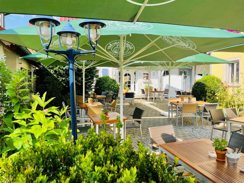 Patio, Restaurant/places to eat