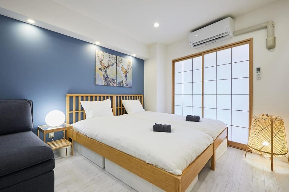Bed, Living room, Photo of the whole room, Seating area, Bedroom, air conditioner