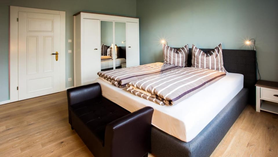 Bed, Photo of the whole room, Bedroom, wardrobe