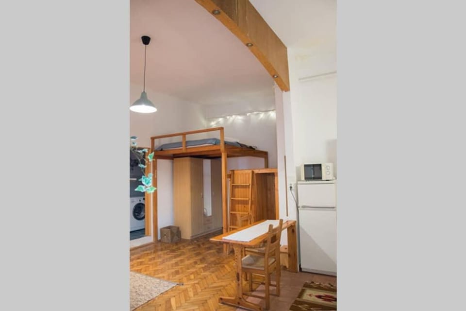 Pine Tree Studio in Historical City Centre Apartment in Hungary