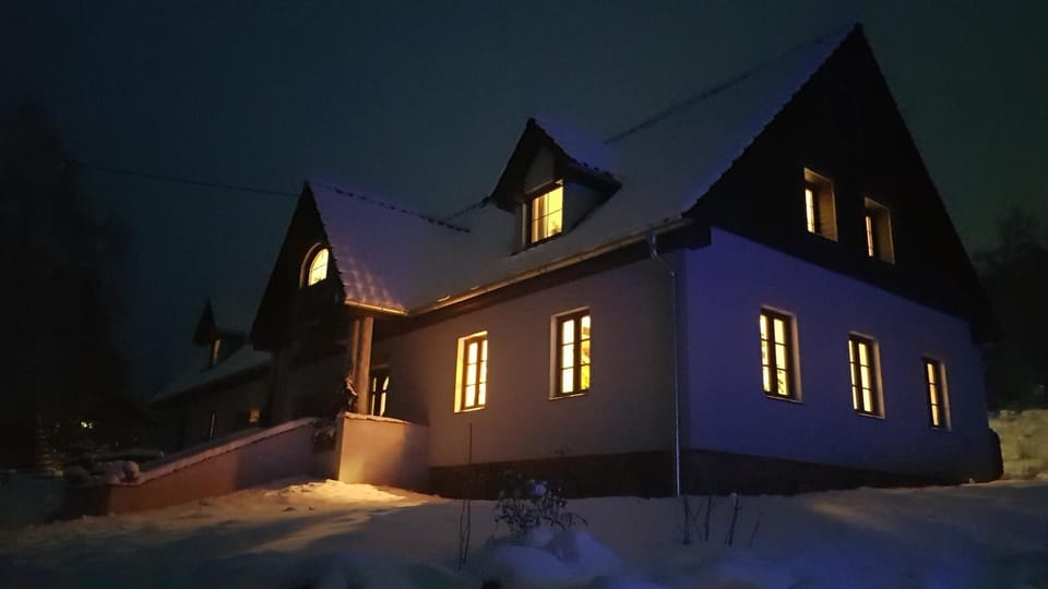 Pokoje Gościnne Art- Dworek Bed and Breakfast in Lower Silesian Voivodeship