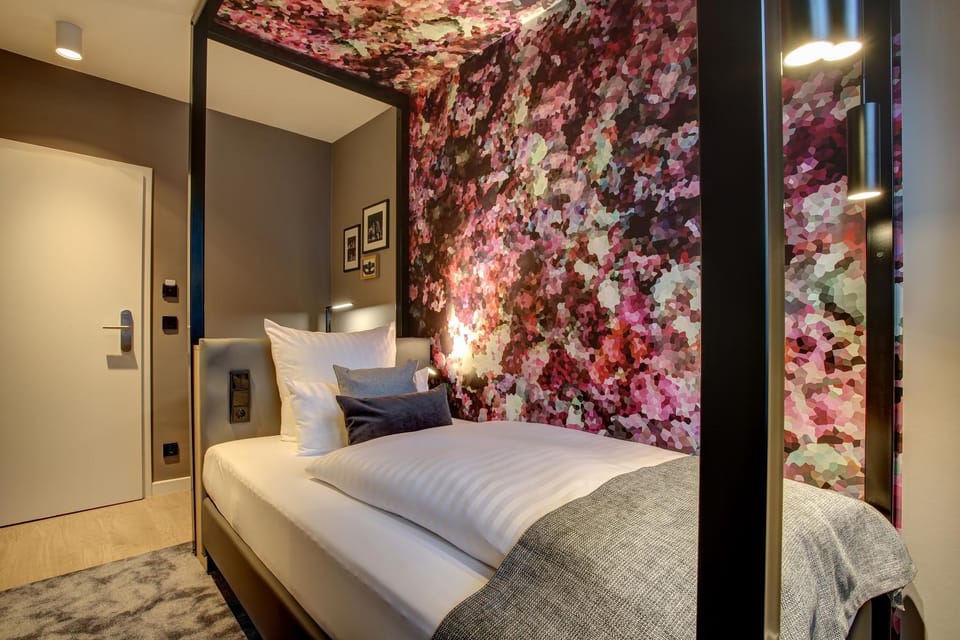 Bed, Photo of the whole room