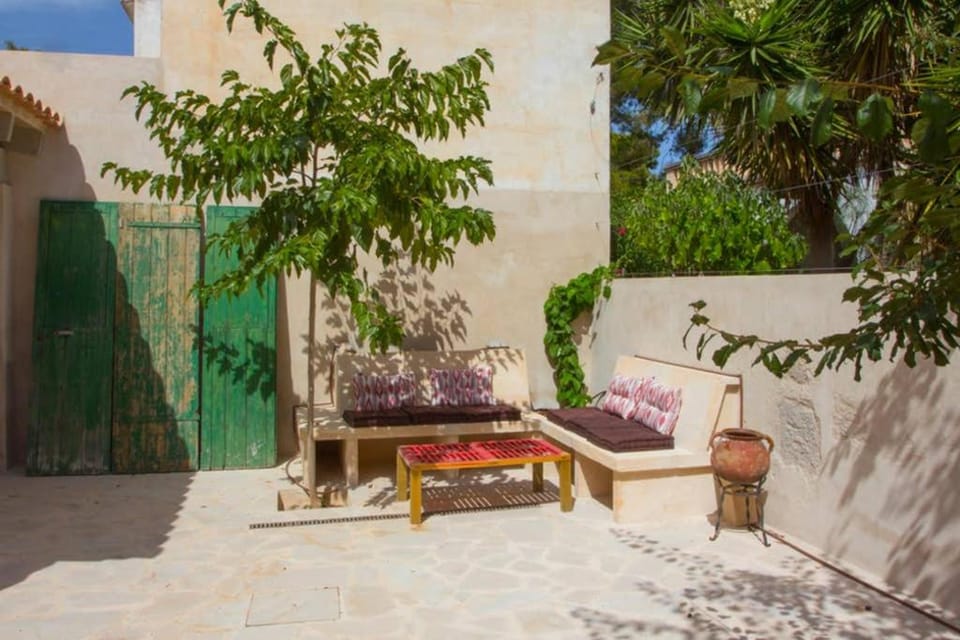 Casa Mediterranea en pueblo de mar House in Cala Figuera