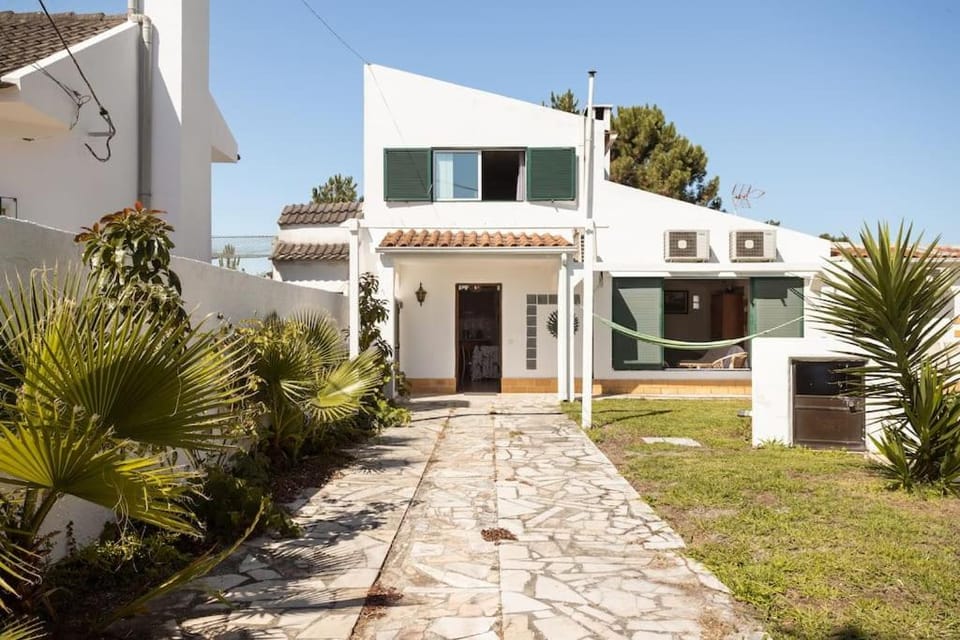 Property building, Day
