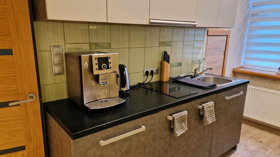 Coffee/tea facilities, Kitchen or kitchenette, stove, toaster