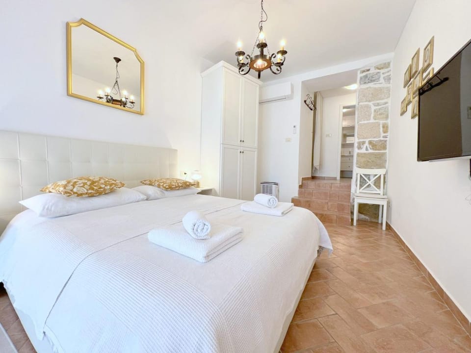 TV and multimedia, Bedroom