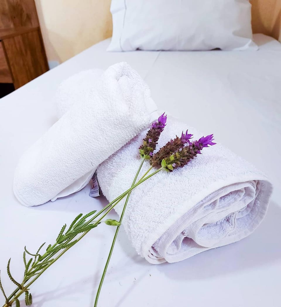 Bed, Bedroom, towels