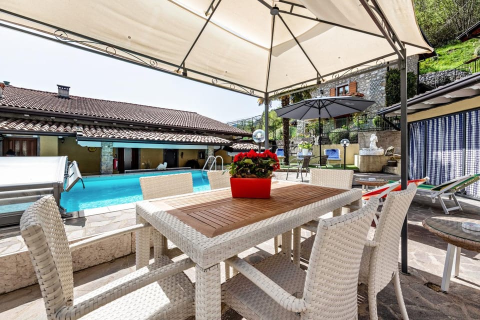 Property building, Balcony/Terrace, Living room, Swimming pool
