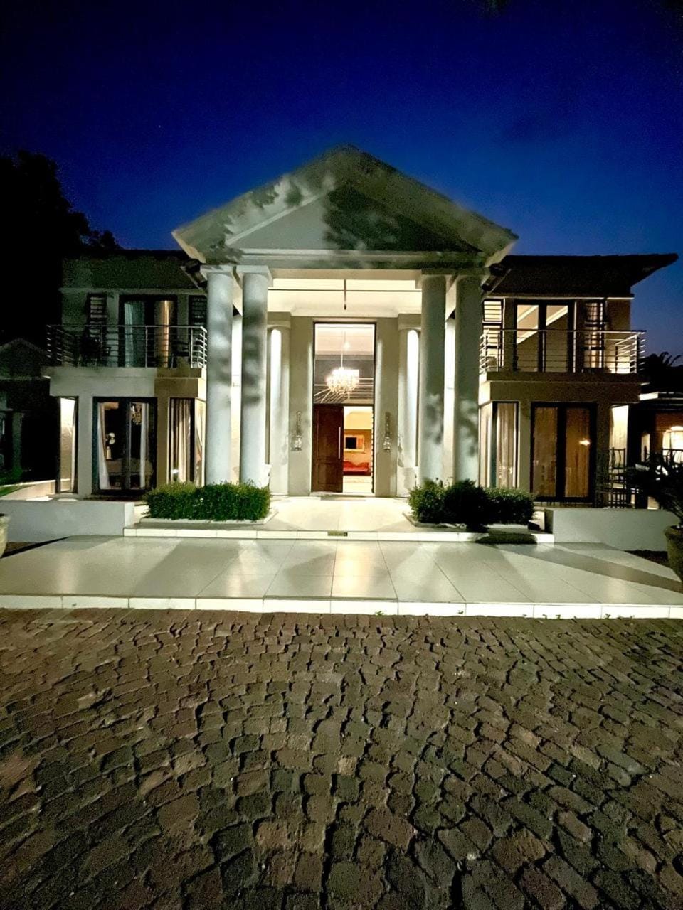 Property building, Facade/entrance, Night