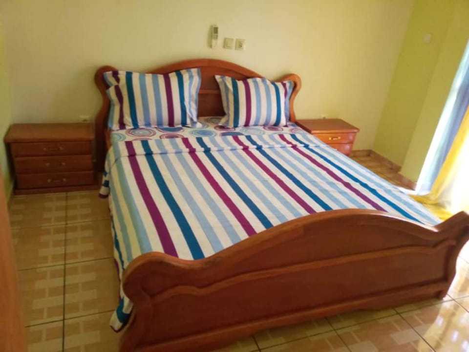 Cave Royale - Chambres-Studios-Apparts meublés - Logpom Hopithal des soeurs ápres Camara Laye Vacation rental in Douala