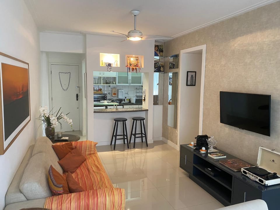 Communal lounge/ TV room, TV and multimedia, Living room, Seating area