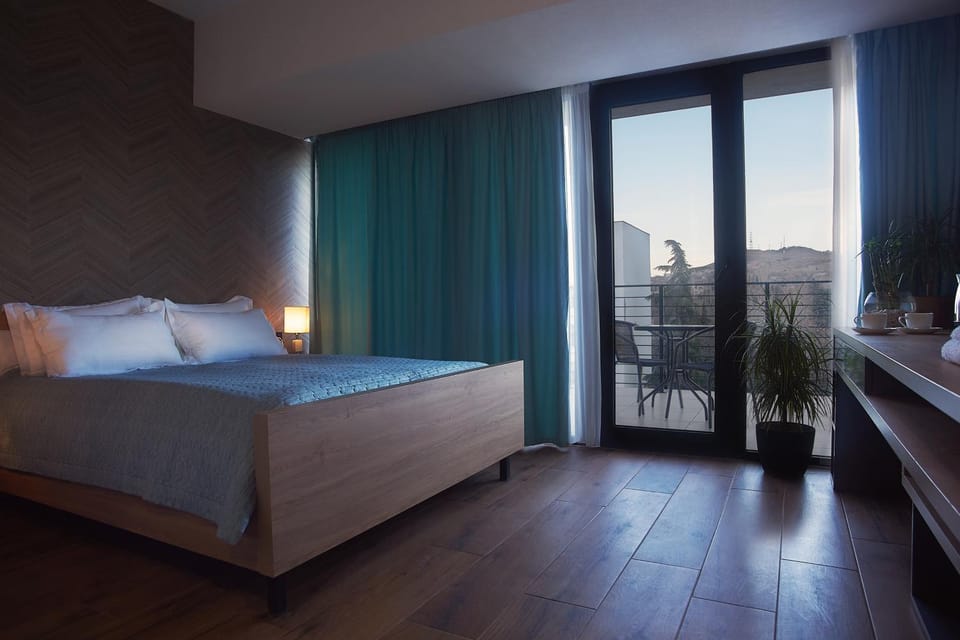 Bed, Balcony/Terrace, Bedroom