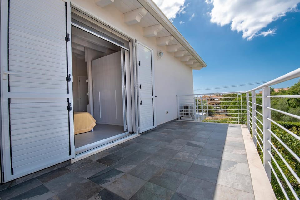 Patio, Facade/entrance, Balcony/Terrace