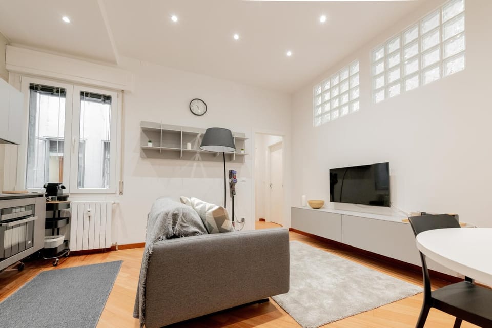 TV and multimedia, Living room, Seating area, Evening entertainment