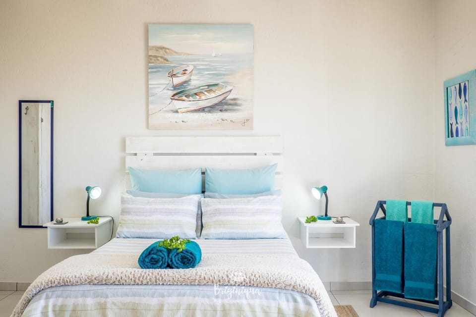 Photo of the whole room, Bedroom, Sea view, towels