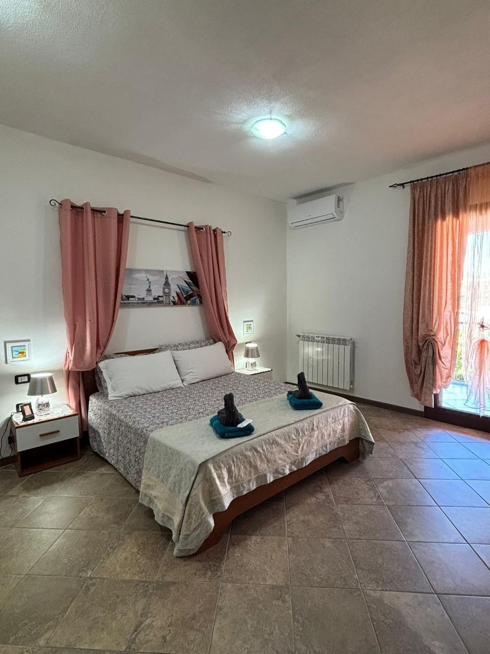 Bed, Bedroom, towels, air conditioner