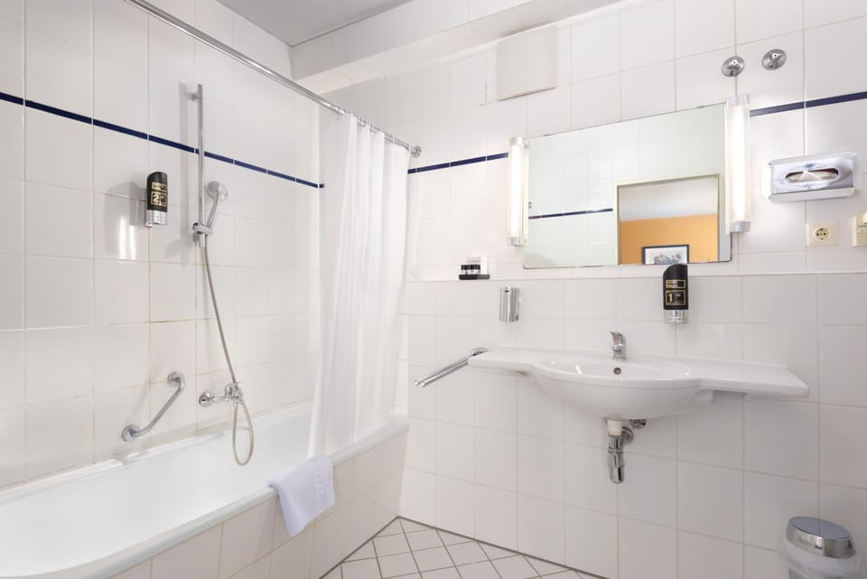Shower, Toilet, Bath