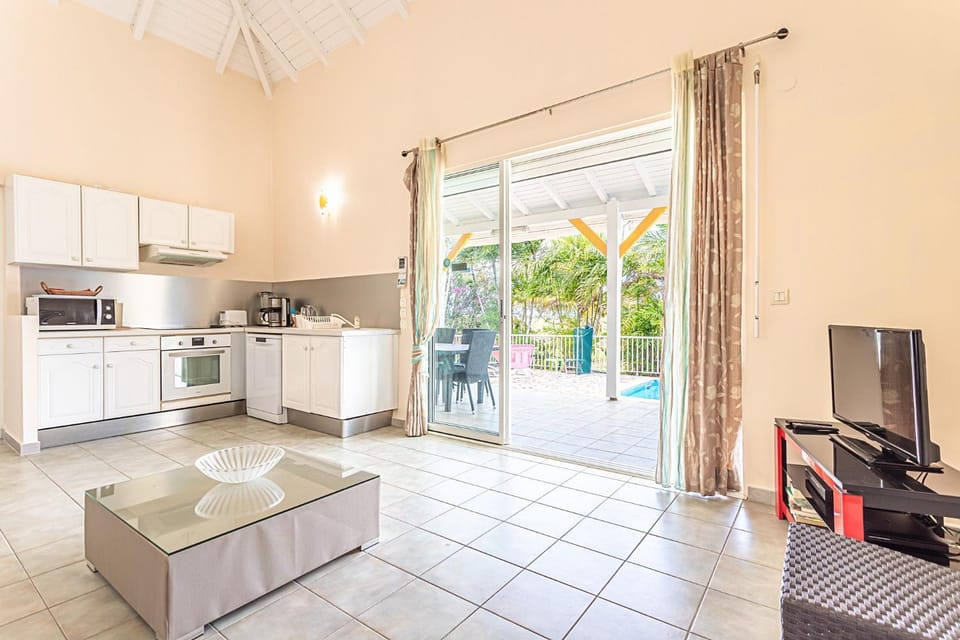 Kitchen or kitchenette, Living room