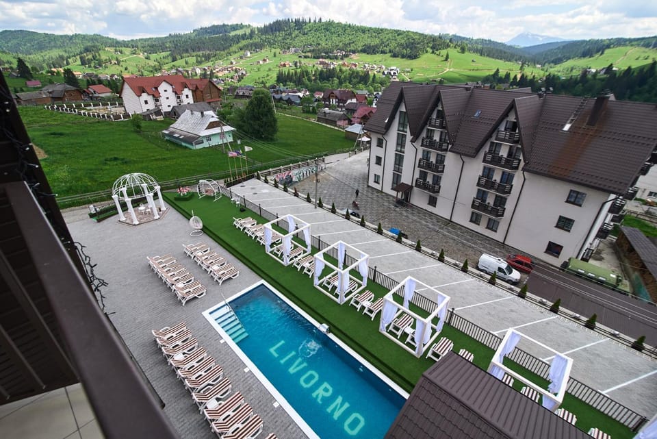 Mountain view, Pool view, Swimming pool