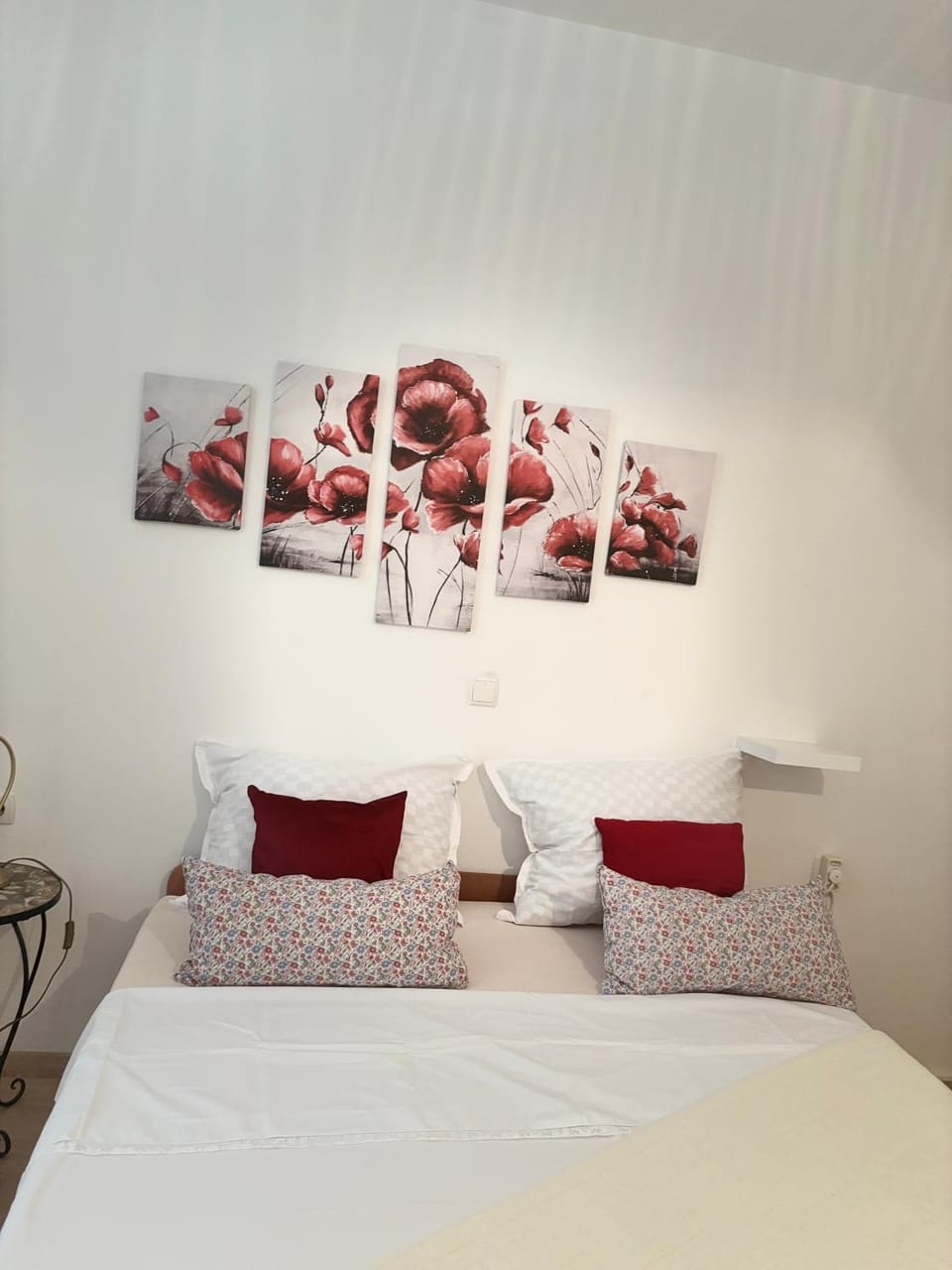 Bed, Photo of the whole room, Decorative detail