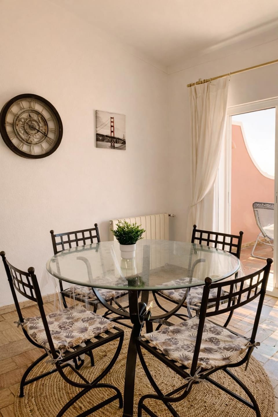 Seating area, Dining area