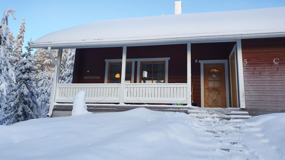 Property building, Facade/entrance, Winter
