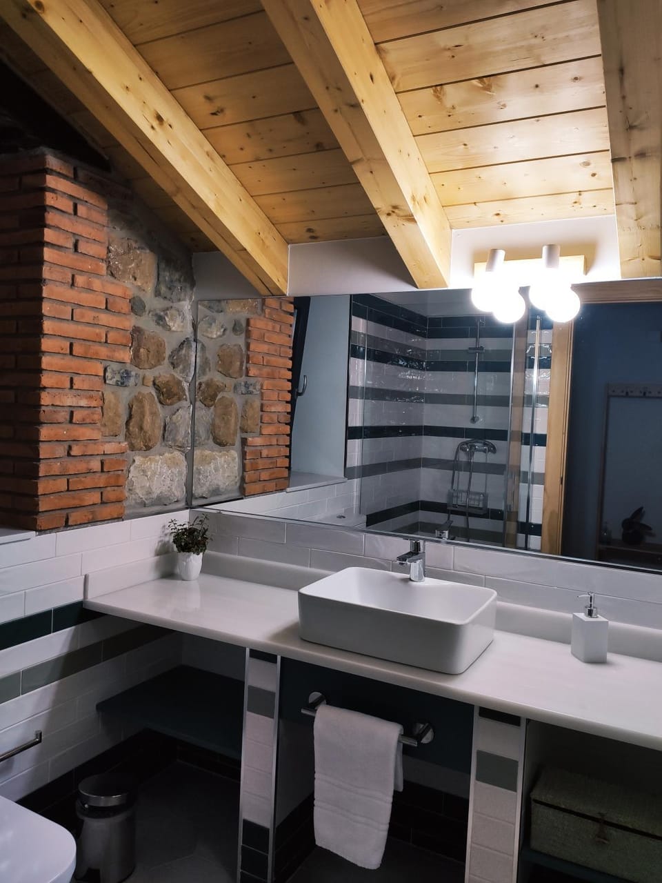 Decorative detail, Mountain view, Family