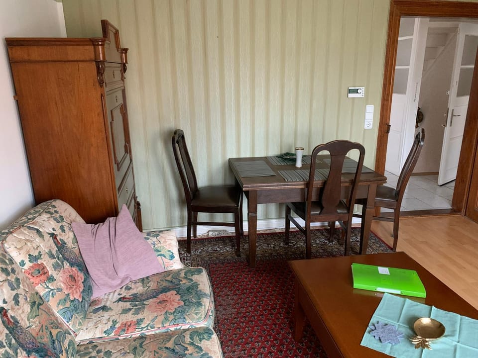 Living room, Seating area, Dining area, Food