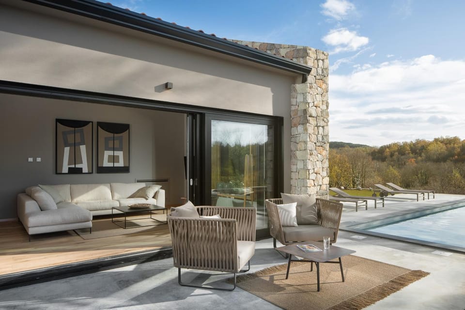 Patio, Living room