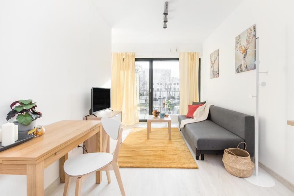 Communal lounge/ TV room, TV and multimedia, Living room, Seating area, Dining area, hair dresser
