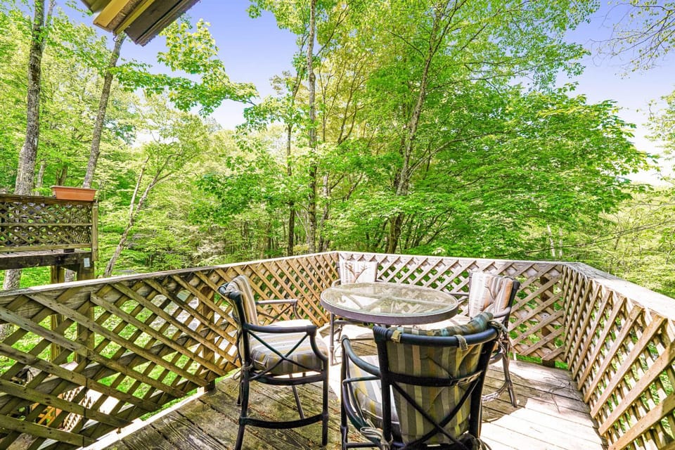 The Hemlock Hideaway Apartment in Sugar Mountain