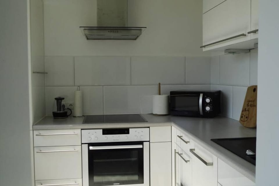 Kitchen or kitchenette, oven, stove