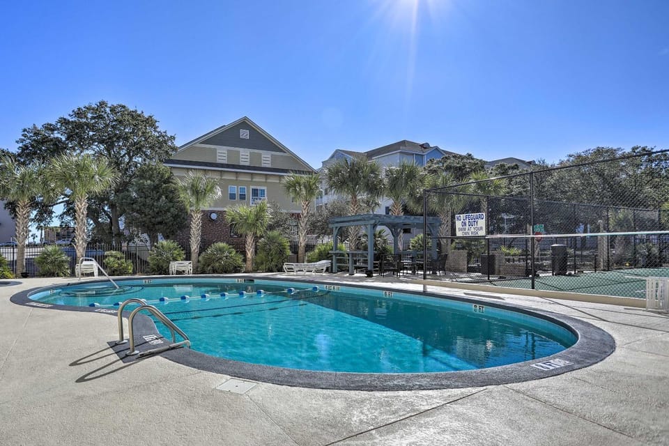Walk to Family Kingdom, Ocean Myrtle Beach Condo! Apartment in Myrtle Beach