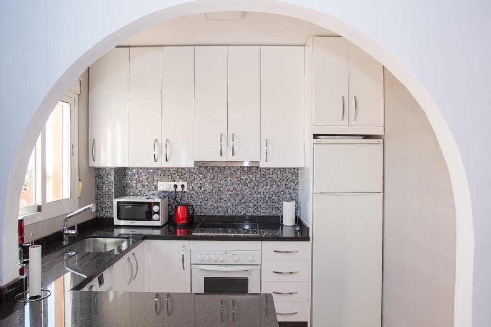 Kitchen or kitchenette, minibar, pet friendly, stove