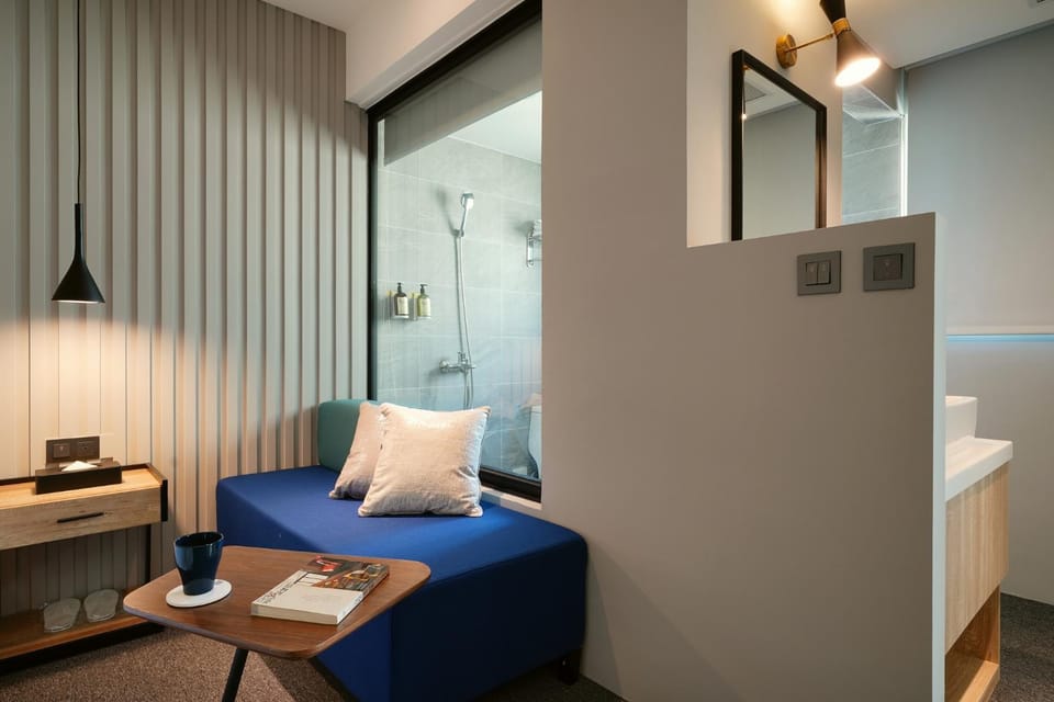 Seating area, Bedroom