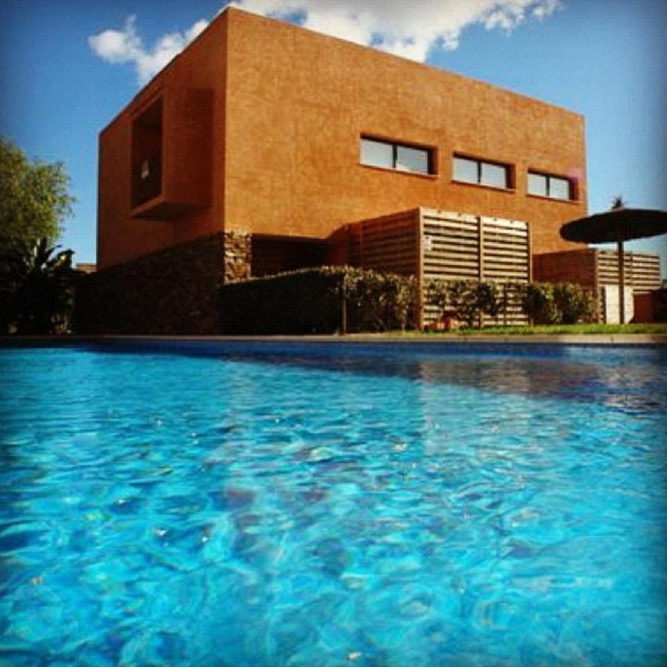 Area and facilities, Swimming pool