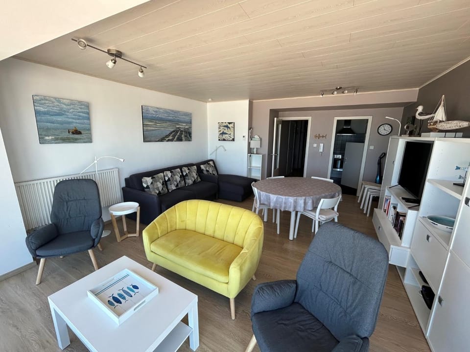 Valentino 0401 - 2 bedrooms 6p - stunning sea view - centrally located Apartment in Koksijde