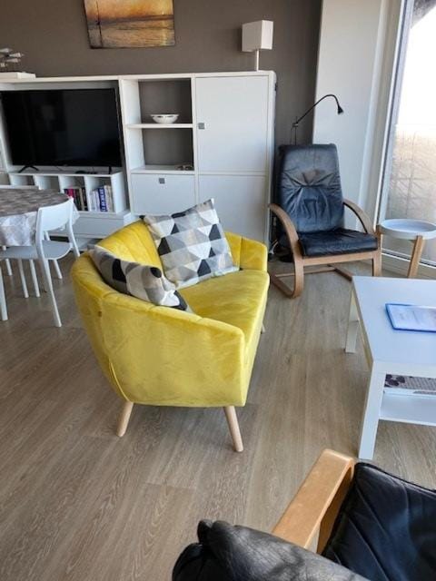 Valentino 0401 - 2 bedrooms 6p - stunning sea view - centrally located Apartment in Koksijde