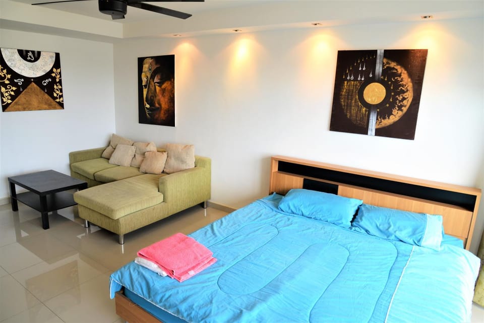 Seating area, Bedroom