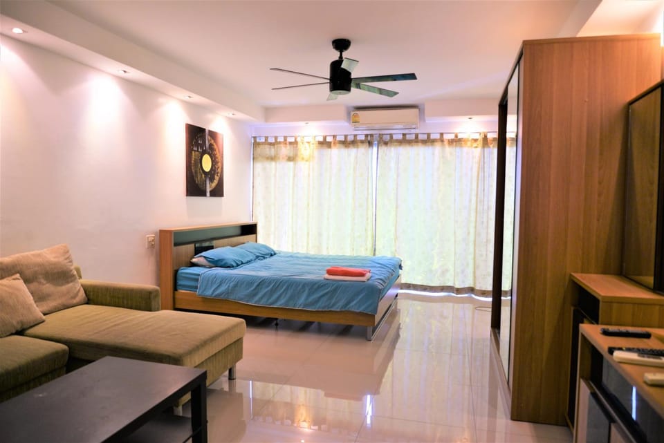 Seating area, Bedroom