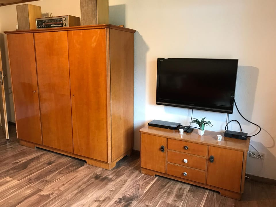 Helles Doppelzimmer im Untergeschoss mit Bad im Grünen nahe Potsdam Vacation rental in Saxony-Anhalt, Germany