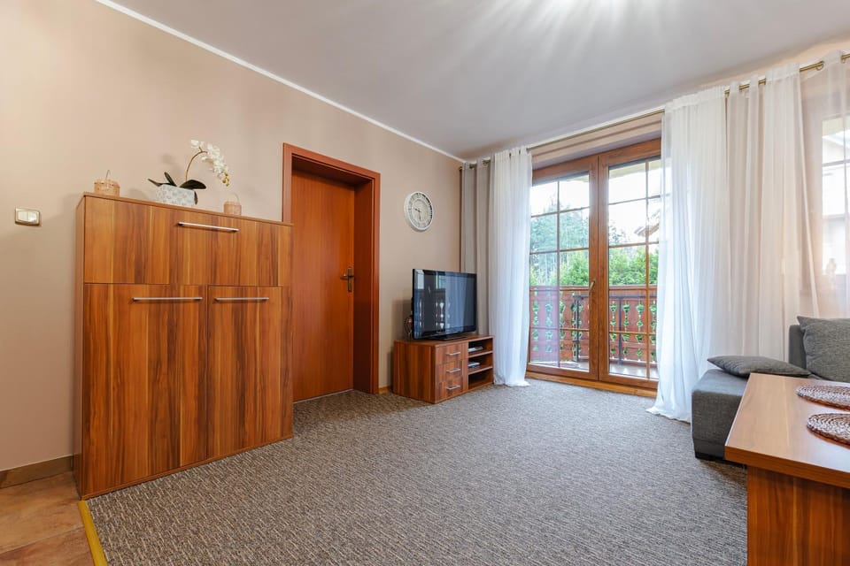 TV and multimedia, Living room, Seating area, Evening entertainment, hair dresser, wardrobe