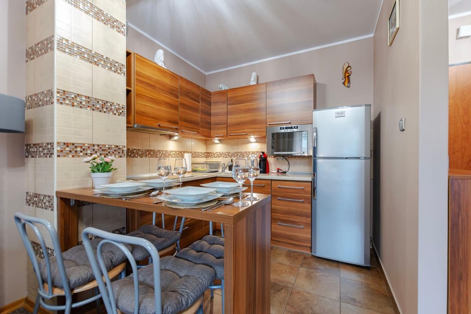 Dining area, pet friendly