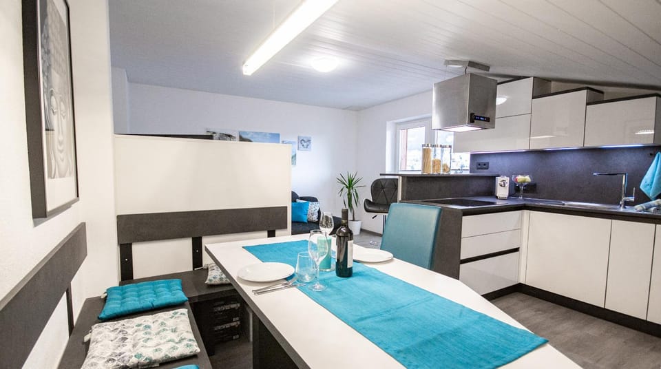 Kitchen or kitchenette, Seating area