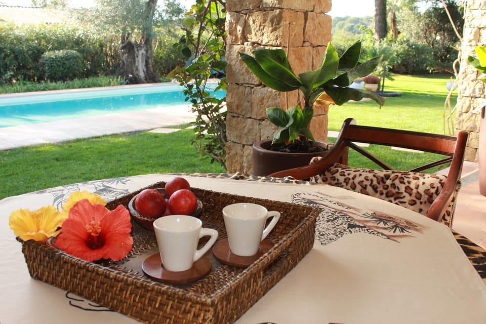 Food and drinks, Food, Swimming pool, Breakfast