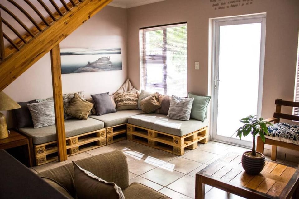 Stunning Flat Near Jonkershoek Apartment in Stellenbosch