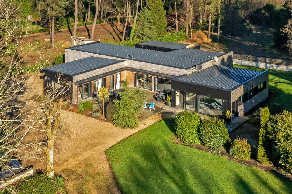 Property building, Natural landscape, Garden view