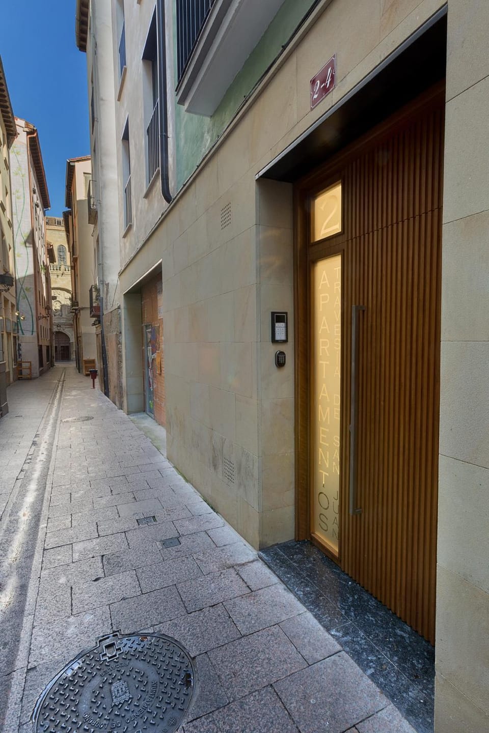 Facade/entrance, Neighbourhood